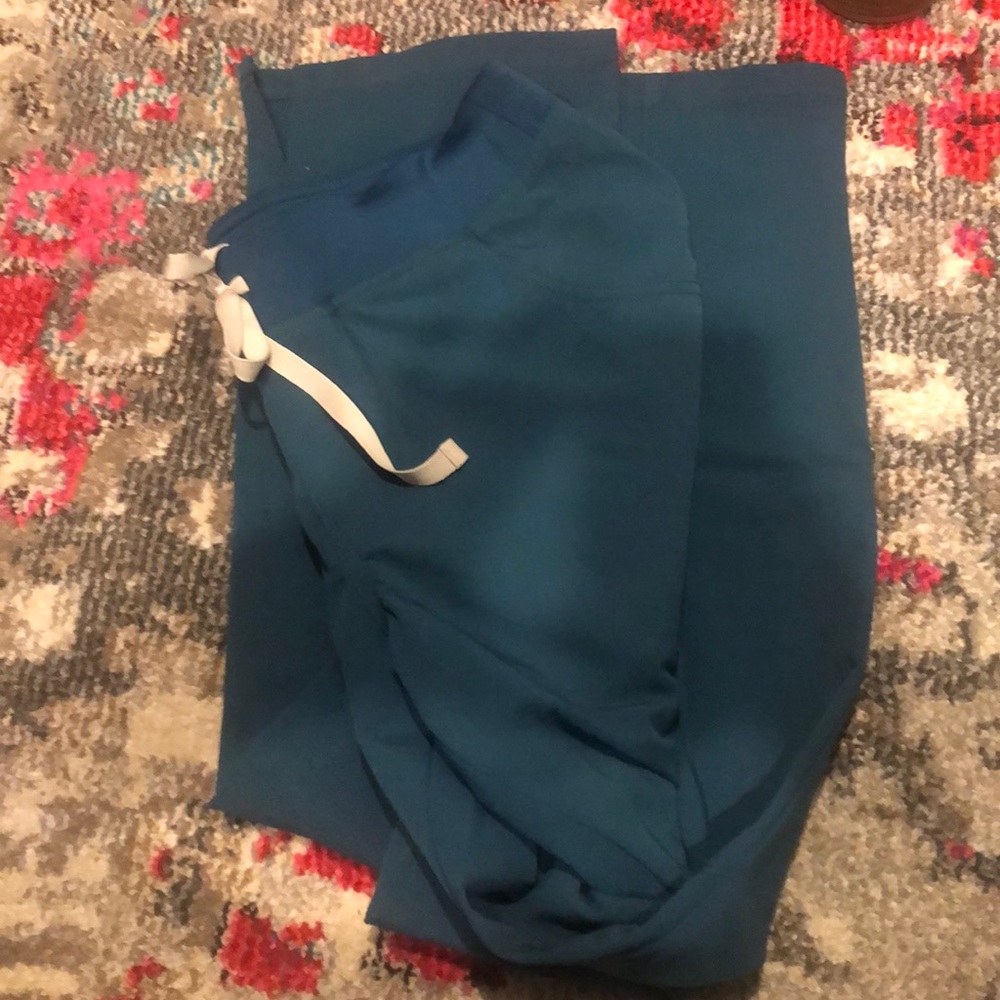 Women’s Figs scrub pants